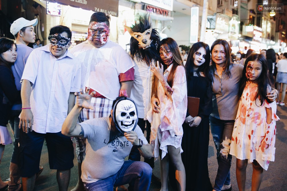 Giới trẻ Sài Gòn hưởng ứng Halloween: Phố đi bộ Bùi Viện là sàn hóa thân đặc sắc nhất năm nay!